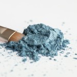CTE-K 4605 Pigment perłowy kosmetyczny niebieski z połyskiem srebrnym z miki naturalnej – do makijażu, balsamów i mydeł (Opakowanie: 10 g)
