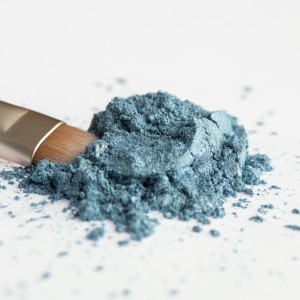 CTE-K 4605 Pigment perłowy kosmetyczny niebieski z połyskiem srebrnym z miki naturalnej – do makijażu, balsamów i mydeł